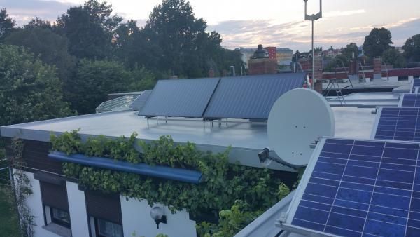 Dachversiegelung mit Flüssigkunststoff und Solaranlage