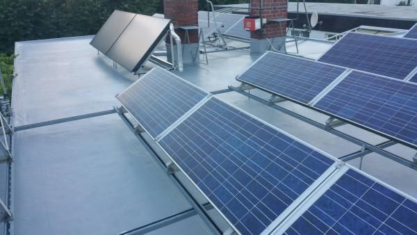 Flüssigkunststoff Dachversiegelung mit Photovoltaikanlage